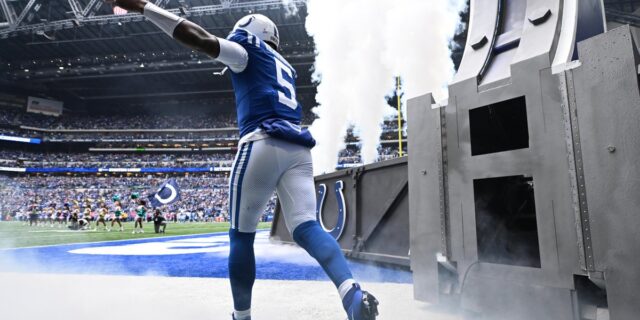 Anthony Richardson runs against the Tennessee Titans during his rookie season with the Indianapolis Colts