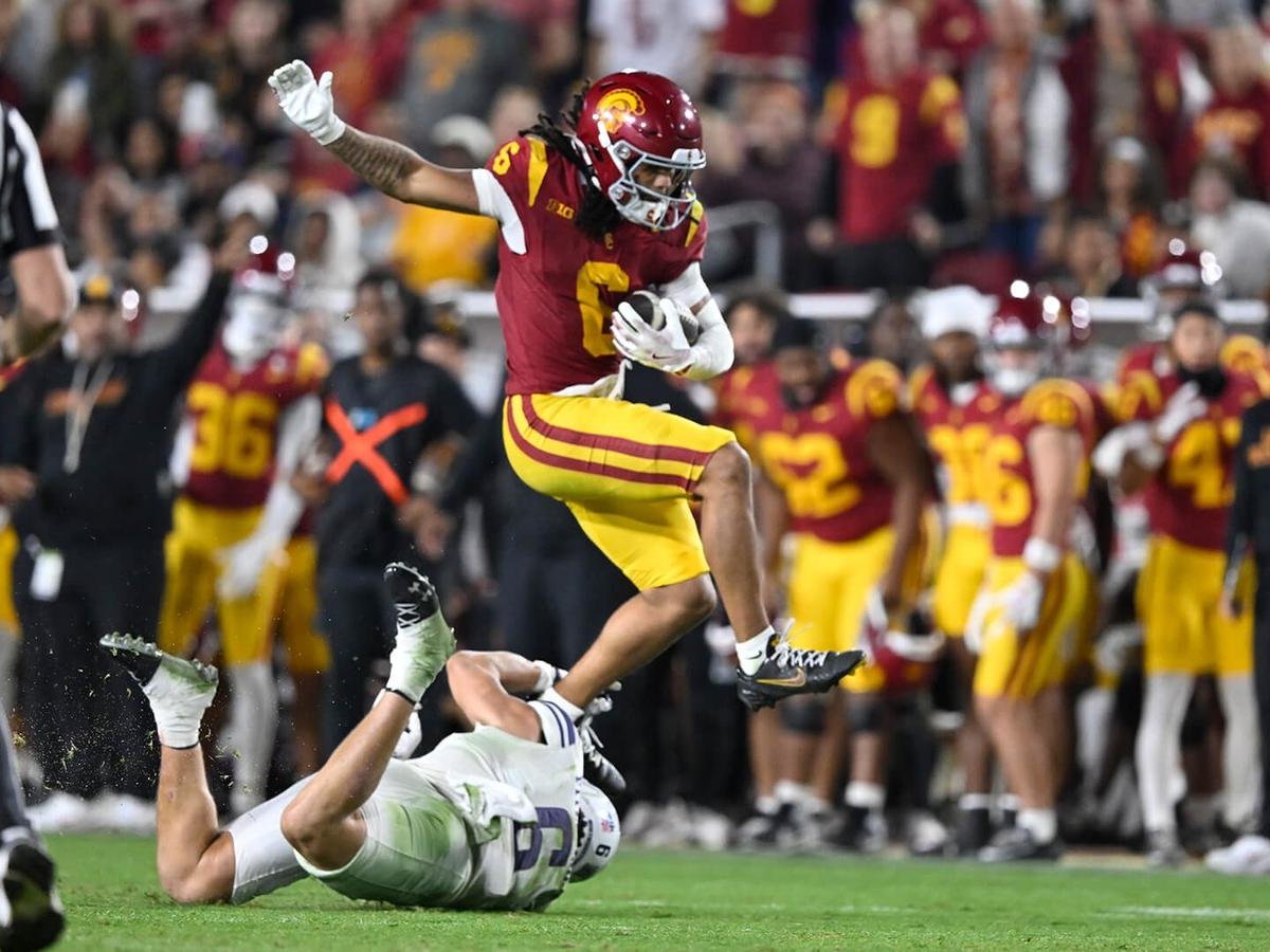 Makai Lemon, USC football player, in action.