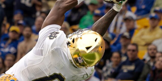 Malachi Fields makes a diving touchdown catch for Notre Dame against Pitt