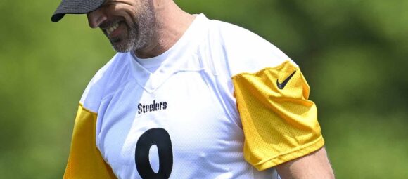 Aaron Rodgers at Steelers minicamp in 2025