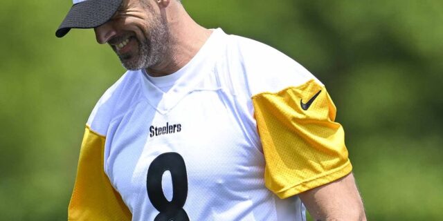 Aaron Rodgers at Steelers minicamp in 2025