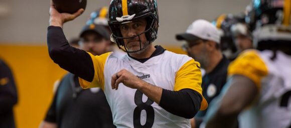 Aaron Rodgers throws during Pittsburgh Steelers 2026 OTAs at the UPMC Rooney Sports Complex