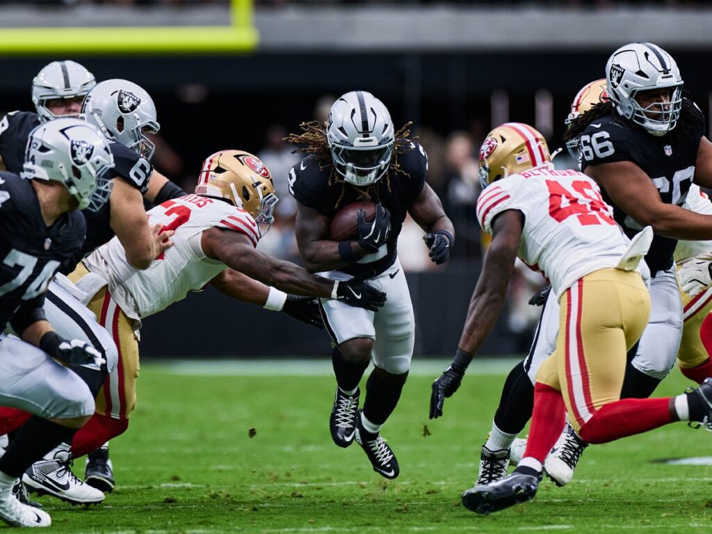 Las Vegas Raiders running back Ashton Jeanty in game action.