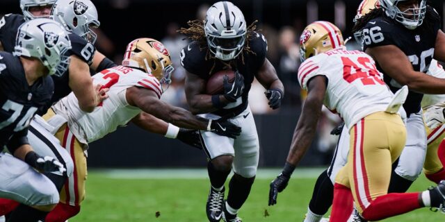 Las Vegas Raiders running back Ashton Jeanty in game action.