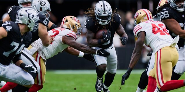 Ashton Jeanty rushing for the Raiders during the 2025 preseason vs the 49ers