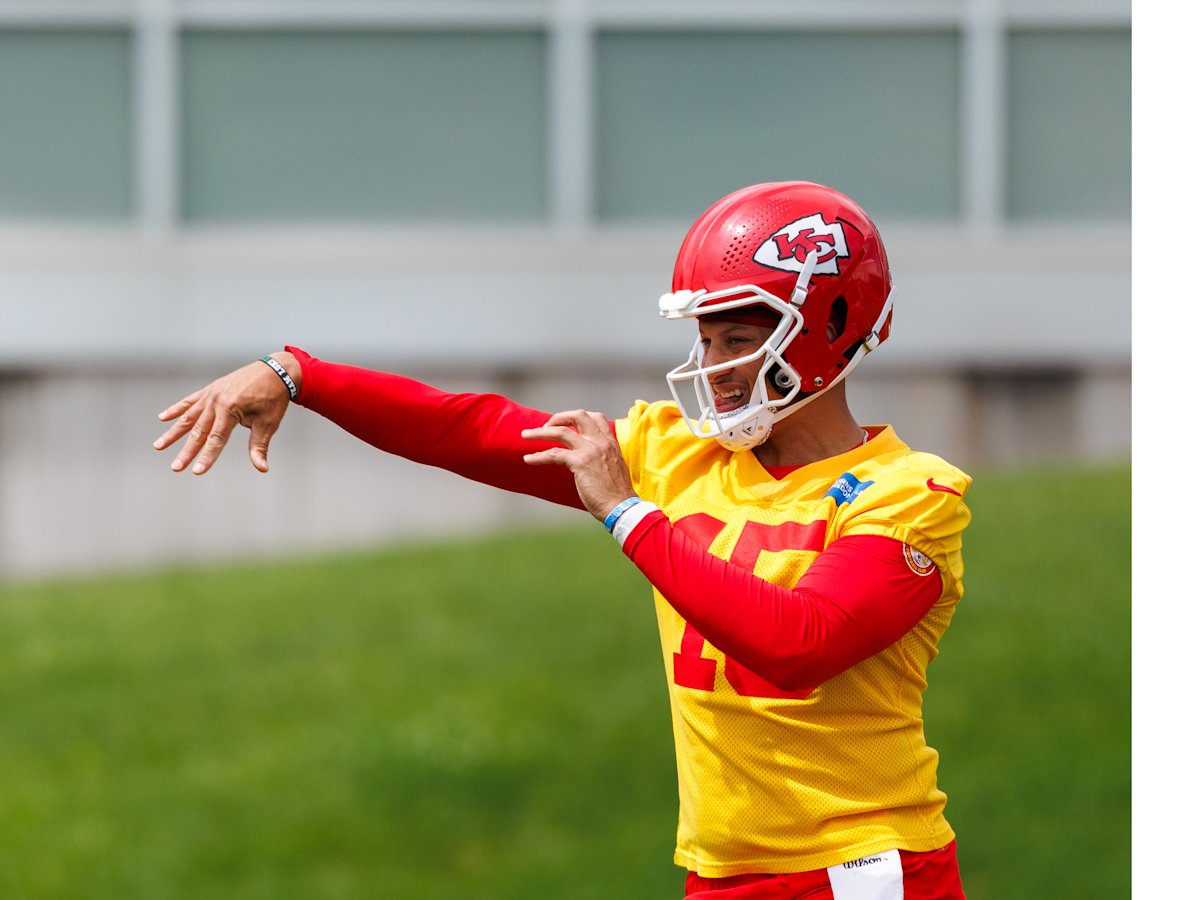 Patrick Mahomes throws during Kansas City Chiefs OTAs on May 26, 2026 with a brace on his left knee while rehabbing a torn ACL.