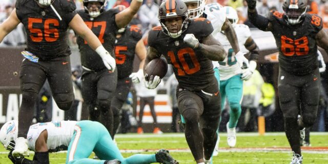 Quinshon Judkins running for the Cleveland Browns