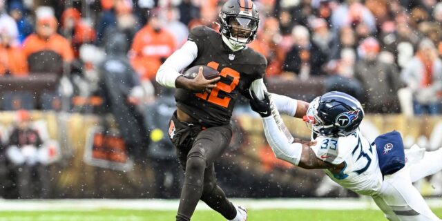 Shedeur Sanders scrambles for the Cleveland Browns against the Titans
