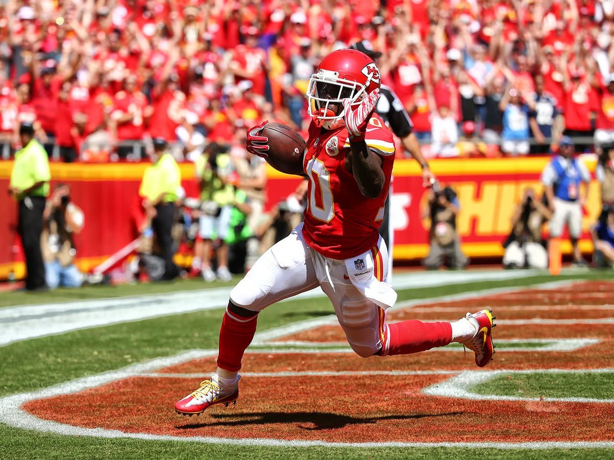 Tyreek Hill catches a touchdown for the Kansas City Chiefs in the end zone